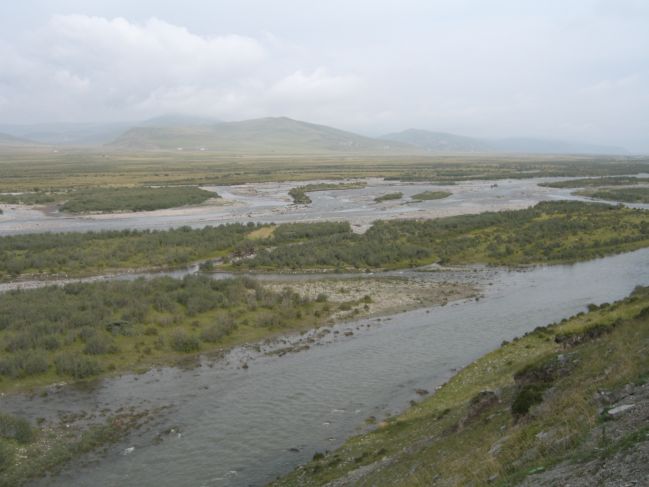  2006:09:08 21:52:13   Shaluie River - view of braid bars in river.jpg